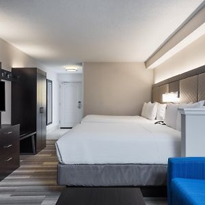 Queen Suite Two Queen Beds